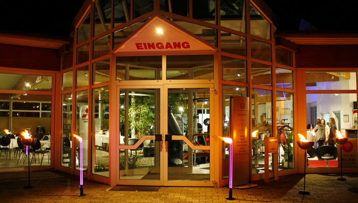 Beleuchteter Eingang für die Gäste